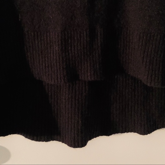 J Crew V-Neck Sweater in yarn - Picture 3 of 5